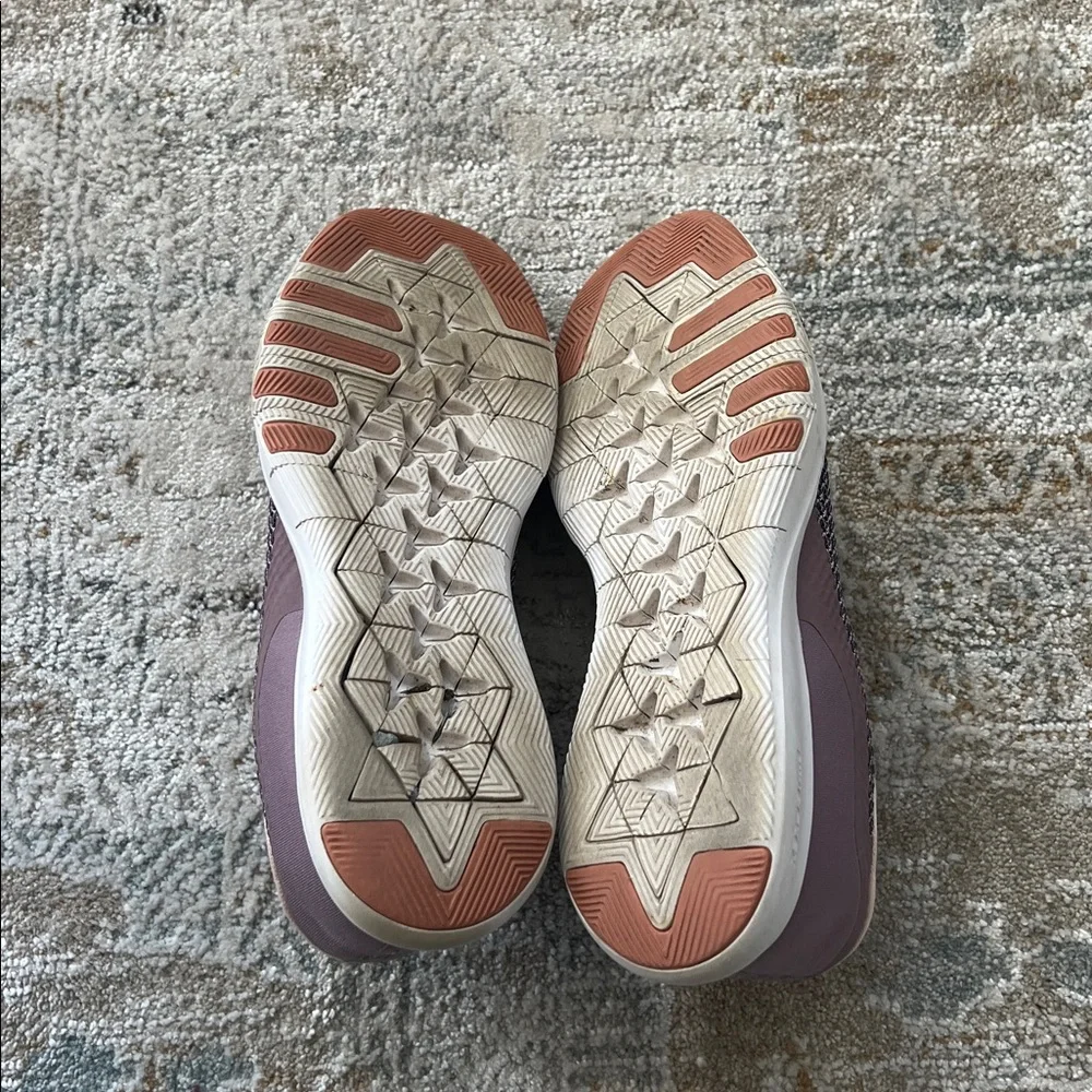 ‼️ Nike Mauve and Cream Sneakers ‼️ - Picture 4 of 4